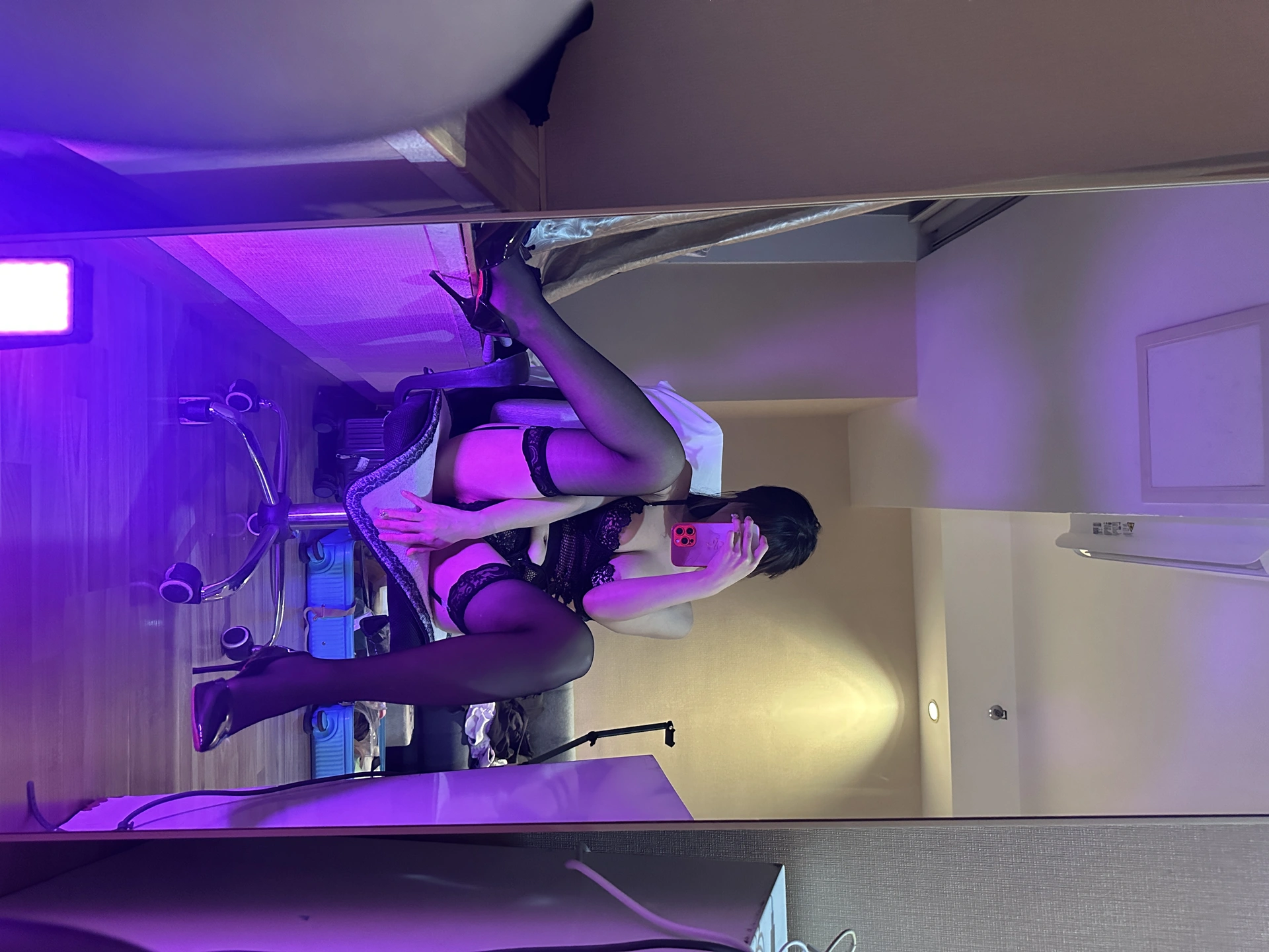 012.无欲无求的推土君 – 性感蕾丝吊带丝袜连体衣 3